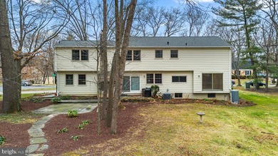 Welcome to this lovingly maintained, corner lot located on National Golf Club At Tantallon in Maryland - for sale on GolfHomes.com, golf home, golf lot