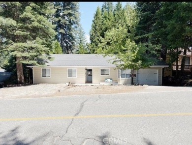 Lake Almanor Country Club! This adorable remodeled FULLY on Lake Almanor Country Club in California - for sale on GolfHomes.com, golf home, golf lot