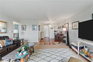 Welcome to this charming 2-bedroom, 1-bath unit in the on Shaker Heights Country Club in Ohio - for sale on GolfHomes.com, golf home, golf lot