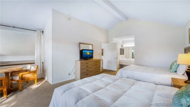 Exceptional Value with this Resort Home in Tan-Tar-A Estates! on The Oaks Golf Course in Missouri - for sale on GolfHomes.com, golf home, golf lot