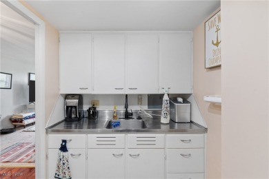 Welcome to this charming 2-bedroom, 1-bath unit in the on Shaker Heights Country Club in Ohio - for sale on GolfHomes.com, golf home, golf lot