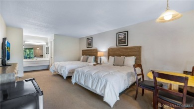 Exceptional Value with this Resort Home in Tan-Tar-A Estates! on The Oaks Golf Course in Missouri - for sale on GolfHomes.com, golf home, golf lot