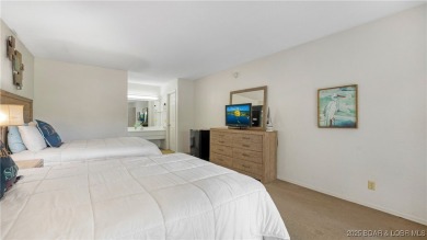 Exceptional Value with this Resort Home in Tan-Tar-A Estates! on The Oaks Golf Course in Missouri - for sale on GolfHomes.com, golf home, golf lot