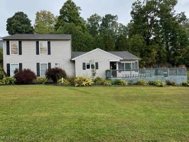 Welcome to this stunning open-concept home featuring 3 spacious on Pleasant Hill Golf Course in Ohio - for sale on GolfHomes.com, golf home, golf lot