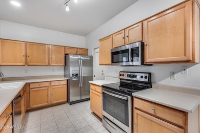 Beautiful Move-In Ready Townhome in a Prime AAA Location! on Arrowhead Country Club in Arizona - for sale on GolfHomes.com, golf home, golf lot