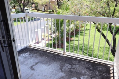 This unit is conveniently located in the center of Doral, close on Jim McLean Signature Course in Florida - for sale on GolfHomes.com, golf home, golf lot