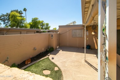 Must-see 55+ Sun City, AZ end-unit condo--completely rebuilt in on Sun City Lakes West and East in Arizona - for sale on GolfHomes.com, golf home, golf lot