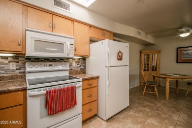 Must-see 55+ Sun City, AZ end-unit condo--completely rebuilt in on Sun City Lakes West and East in Arizona - for sale on GolfHomes.com, golf home, golf lot