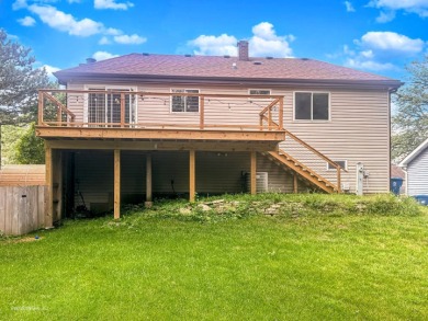 Beautifully renovated from top to bottom, this move-in-ready on Apple Orchard Golf Course in Illinois - for sale on GolfHomes.com, golf home, golf lot