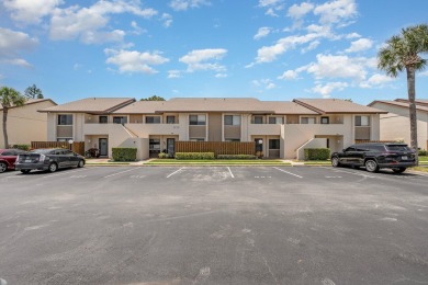 Step into this charming 1st floor 2 bdrm 2 bath condo, centrally on Mallards Landing Golf Course in Florida - for sale on GolfHomes.com, golf home, golf lot