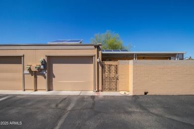 Must-see 55+ Sun City, AZ end-unit condo--completely rebuilt in on Sun City Lakes West and East in Arizona - for sale on GolfHomes.com, golf home, golf lot