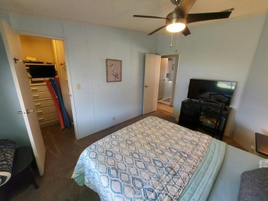 This Charming 2 Bedroom 2 Bath is Move In Ready and comes on Lakes at Leesburg Golf Course in Florida - for sale on GolfHomes.com, golf home, golf lot