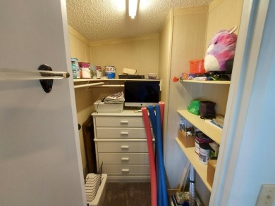 This Charming 2 Bedroom 2 Bath is Move In Ready and comes on Lakes at Leesburg Golf Course in Florida - for sale on GolfHomes.com, golf home, golf lot