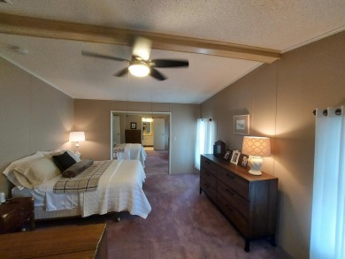 This Charming 2 Bedroom 2 Bath is Move In Ready and comes on Lakes at Leesburg Golf Course in Florida - for sale on GolfHomes.com, golf home, golf lot