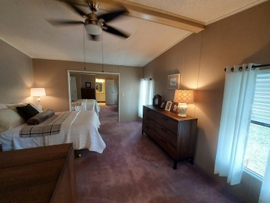 This Charming 2 Bedroom 2 Bath is Move In Ready and comes on Lakes at Leesburg Golf Course in Florida - for sale on GolfHomes.com, golf home, golf lot
