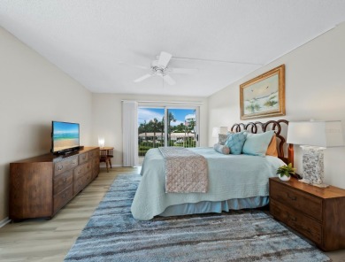 This inviting residence at the Islander Club of Longboat Key on Links on Longboat Golf Club in Florida - for sale on GolfHomes.com, golf home, golf lot