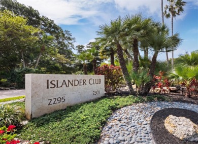 This inviting residence at the Islander Club of Longboat Key on Links on Longboat Golf Club in Florida - for sale on GolfHomes.com, golf home, golf lot