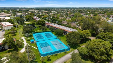 La Creme de la creme at this resort style Golf  Tennis getaway on Hollybrook Golf and Tennis Club  in Florida - for sale on GolfHomes.com, golf home, golf lot