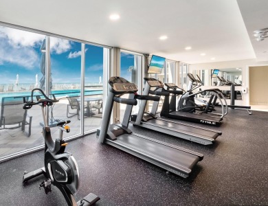 This inviting residence at the Islander Club of Longboat Key on Links on Longboat Golf Club in Florida - for sale on GolfHomes.com, golf home, golf lot