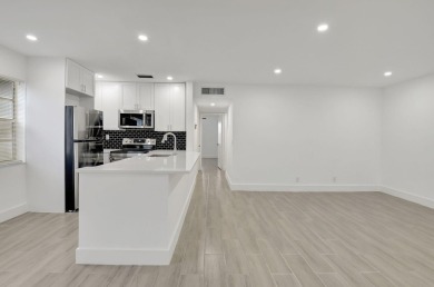 This beautiful unit ready for you just to move in. Magnificent on Kings Point Golf -Flanders Way in Florida - for sale on GolfHomes.com, golf home, golf lot