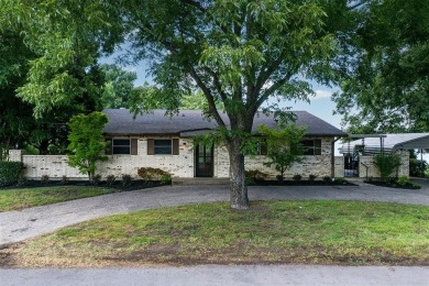 This lovely lake house in the Cedar Creek Country Club golf on Cedar Creek Country Club in Texas - for sale on GolfHomes.com, golf home, golf lot