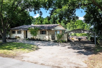 This lovely lake house in the Cedar Creek Country Club golf on Cedar Creek Country Club in Texas - for sale on GolfHomes.com, golf home, golf lot