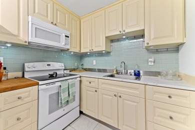 Stunning 2-Bedroom, 2-Bathroom Condo in Kings Point, Delray on Kings Point Golf -Flanders Way in Florida - for sale on GolfHomes.com, golf home, golf lot