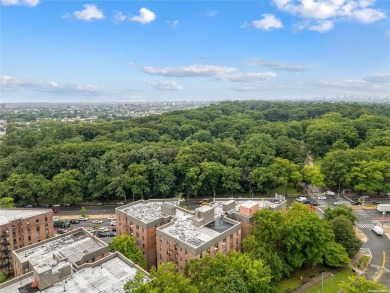 Spacious 1 Bedroom, 1 Full Bathroom Co-op Located in The Middle on Forest Park Golf Course in New York - for sale on GolfHomes.com, golf home, golf lot