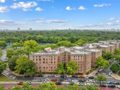 Spacious 1 Bedroom, 1 Full Bathroom Co-op Located in The Middle on Forest Park Golf Course in New York - for sale on GolfHomes.com, golf home, golf lot