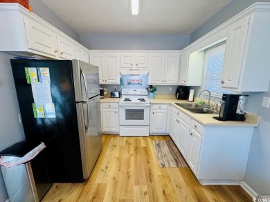 NEW LISTING IN OCEAN LAKES... WELL MAINTAINED, TURNKEY 2 BED/2 on Prestwick Country Club in South Carolina - for sale on GolfHomes.com, golf home, golf lot