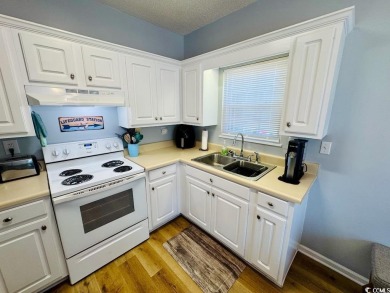 NEW LISTING IN OCEAN LAKES... WELL MAINTAINED, TURNKEY 2 BED/2 on Prestwick Country Club in South Carolina - for sale on GolfHomes.com, golf home, golf lot
