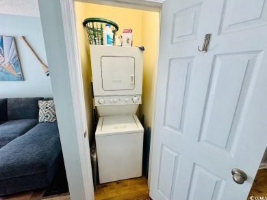 NEW LISTING IN OCEAN LAKES... WELL MAINTAINED, TURNKEY 2 BED/2 on Prestwick Country Club in South Carolina - for sale on GolfHomes.com, golf home, golf lot