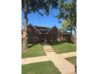 Stunning 4bdr 2 bath 2 car with study. Only one block from the on Stewart Peninsula Golf Course in Texas - for sale on GolfHomes.com, golf home, golf lot