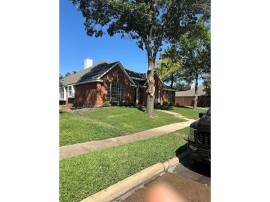Stunning 4bdr 2 bath 2 car with study. Only one block from the on Stewart Peninsula Golf Course in Texas - for sale on GolfHomes.com, golf home, golf lot