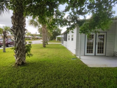 Welcome Home!! This 2-bedroom / 2-bath updated home is waiting on Spanish Lakes Fairways in Florida - for sale on GolfHomes.com, golf home, golf lot