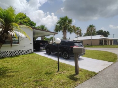 Welcome Home!! This 2-bedroom / 2-bath updated home is waiting on Spanish Lakes Fairways in Florida - for sale on GolfHomes.com, golf home, golf lot