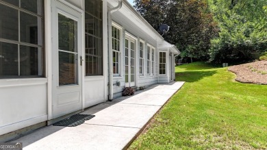 Welcome to this beautifully updated 3-bedroom, 2-bath stepless on Canongate At Eagle Watch Golf Club in Georgia - for sale on GolfHomes.com, golf home, golf lot