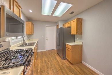 Fantastic Single Story Home in Sun City Summerlin! 2 bedrooms on Highland Falls Golf Club in Nevada - for sale on GolfHomes.com, golf home, golf lot