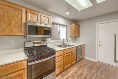 Fantastic Single Story Home in Sun City Summerlin! 2 bedrooms on Highland Falls Golf Club in Nevada - for sale on GolfHomes.com, golf home, golf lot