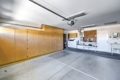 Fantastic Single Story Home in Sun City Summerlin! 2 bedrooms on Highland Falls Golf Club in Nevada - for sale on GolfHomes.com, golf home, golf lot
