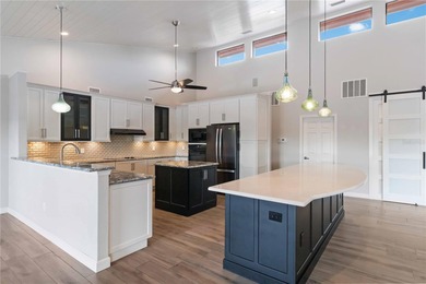 Under contract-accepting backup offers. A boater's delight in on Longboat Key Golf Club Resort in Florida - for sale on GolfHomes.com, golf home, golf lot