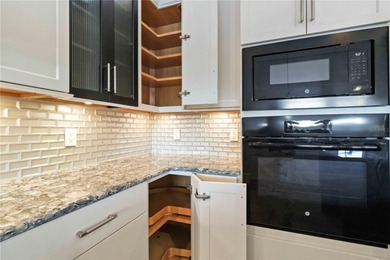 Under contract-accepting backup offers. A boater's delight in on Longboat Key Golf Club Resort in Florida - for sale on GolfHomes.com, golf home, golf lot