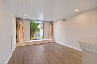 Under contract-accepting backup offers. A boater's delight in on Longboat Key Golf Club Resort in Florida - for sale on GolfHomes.com, golf home, golf lot