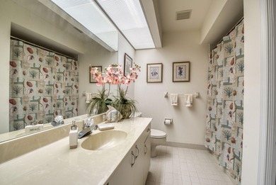 Welcome to this beautifully maintained two-bedroom, two-bathroom on Heritage Ridge Golf Club in Florida - for sale on GolfHomes.com, golf home, golf lot