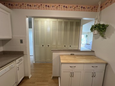 Top-Floor Beauty in Willow Creek!  Welcome to 900 E Wilmette Rd on Twin Lakes Golf Course in Illinois - for sale on GolfHomes.com, golf home, golf lot