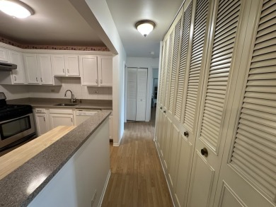 Top-Floor Beauty in Willow Creek!  Welcome to 900 E Wilmette Rd on Twin Lakes Golf Course in Illinois - for sale on GolfHomes.com, golf home, golf lot