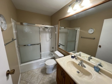 Top-Floor Beauty in Willow Creek!  Welcome to 900 E Wilmette Rd on Twin Lakes Golf Course in Illinois - for sale on GolfHomes.com, golf home, golf lot