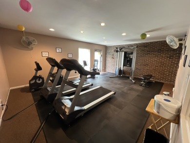 Top-Floor Beauty in Willow Creek!  Welcome to 900 E Wilmette Rd on Twin Lakes Golf Course in Illinois - for sale on GolfHomes.com, golf home, golf lot