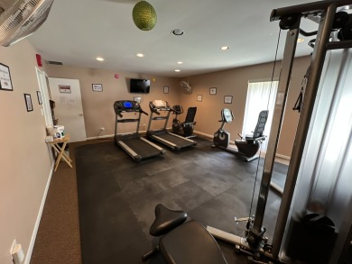 Top-Floor Beauty in Willow Creek!  Welcome to 900 E Wilmette Rd on Twin Lakes Golf Course in Illinois - for sale on GolfHomes.com, golf home, golf lot