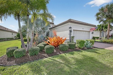 Welcome to this stunning detached golf and pool home in the on Esplanade Golf and Country at Lakewood Ranch in Florida - for sale on GolfHomes.com, golf home, golf lot